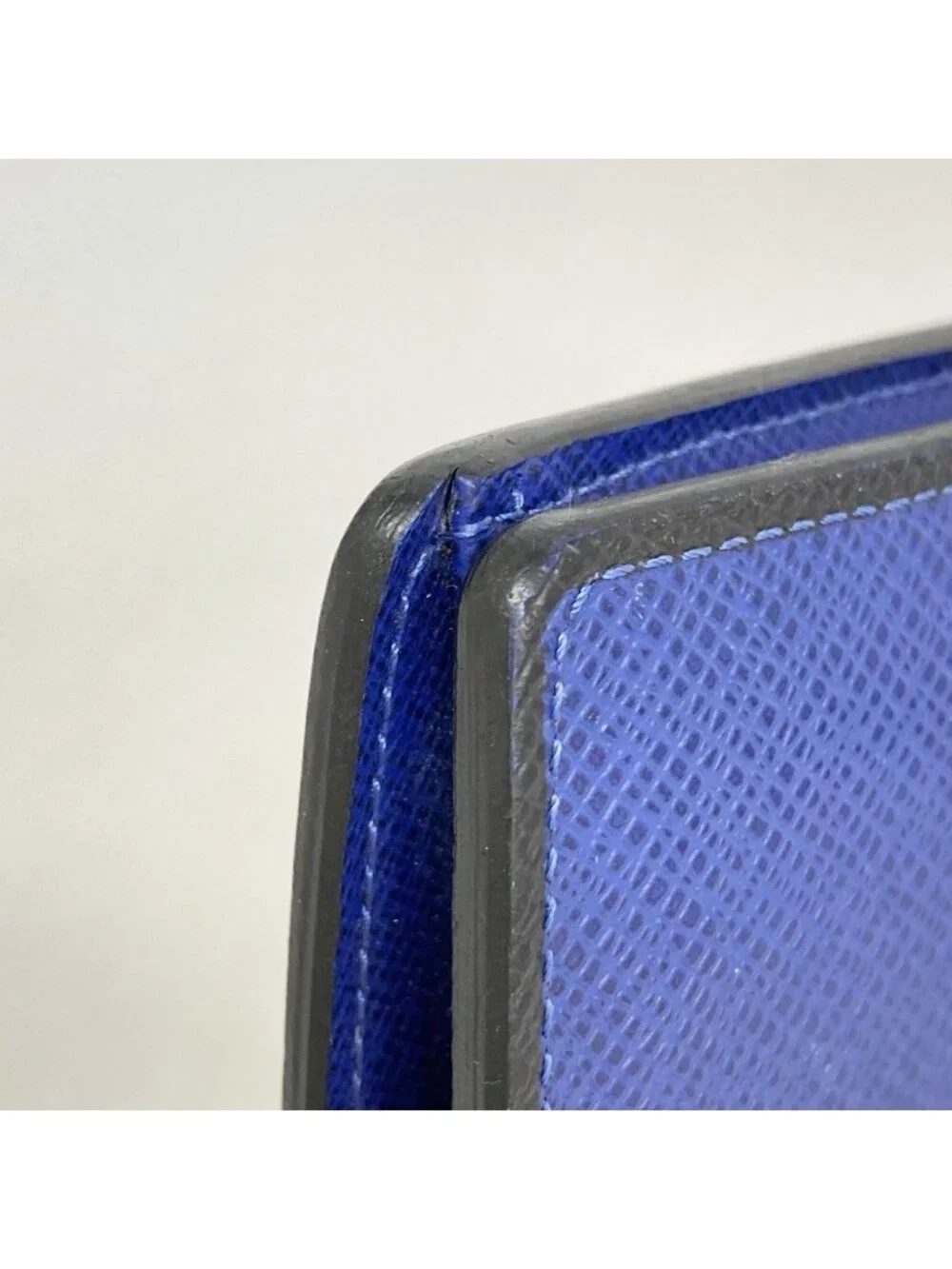 Louis Vuitton Wallet Taiga Portefeuille Brazza Cobalt